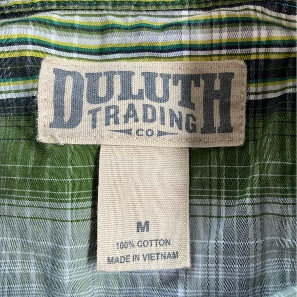 Duluth Trading Co Plaid Short Sleeve Button Down Shirt Size M - Picture 3 of 5